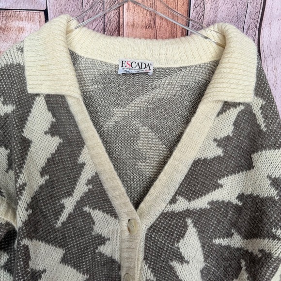 Escada Cardigan Sweater Vintage Lightning Alpine West Germany  Cabincore Size 38 - Picture 3 of 10